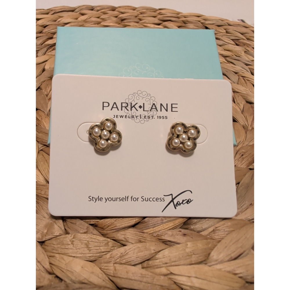 Park Lane Earrings- Praline- Retired- Simulated‎ White Pearl- Yellow Gold Tone